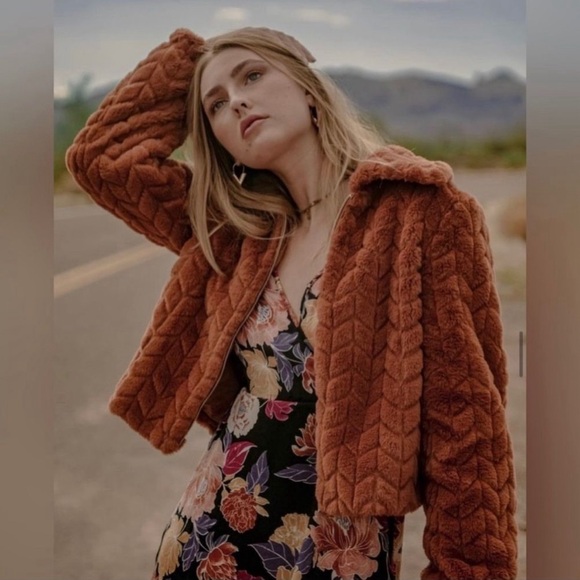 Band of the Free Women's Coco Brown Faux Fur Zip Up Jacket Medium NWT - Picture 2 of 9